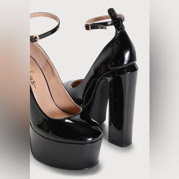 Lulu’s heels 🖤 - Picture 3 of 4